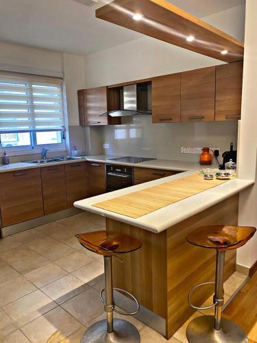 Charm Flat in the heart of the City Center - Balcony & view, Никосия (фото 9)