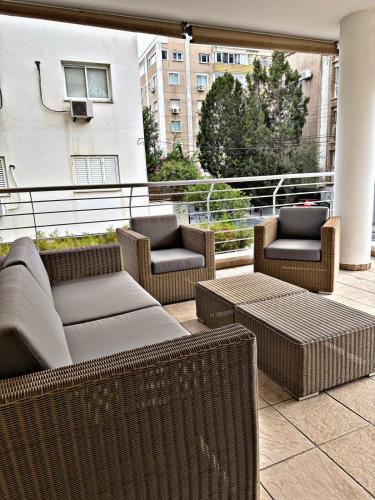 Charm Flat in the heart of the City Center - Balcony & view, Никосия (фото 7)