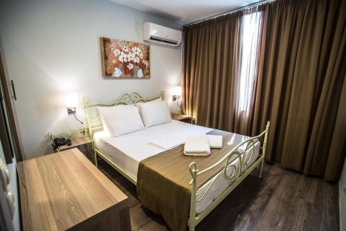 Argo Hotel Piraeus - image 6