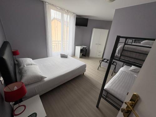 1 double bed, 2 bunk beds