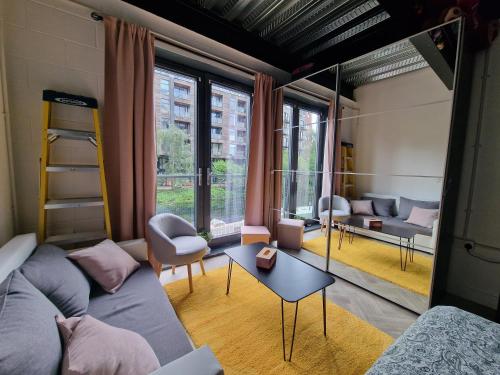 Studio Flat, Beautiful View, London