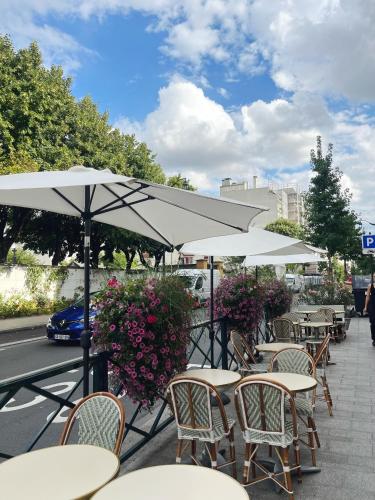 Restaurant, Stylish 2 Bedrooms near Metro 1 King bed & quiet retreat in Saint Mande