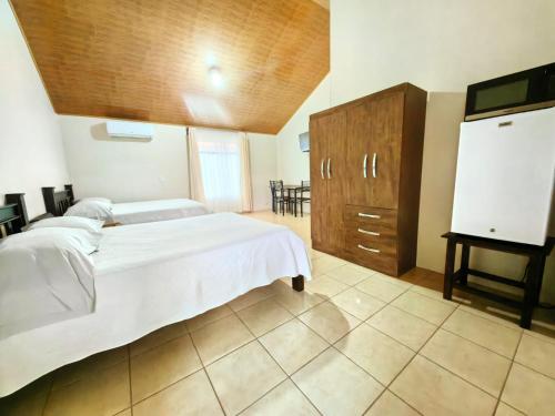 2 double beds