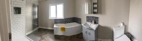 Fully refurbished house Belfast - Tap to explore photos