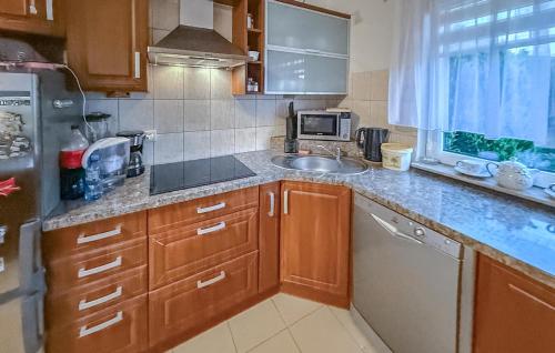 3 Bedroom Amazing Home In Parzensko
