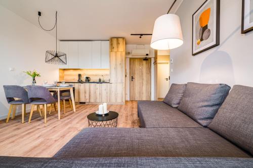 Partynice Apt - Parking & Balcony - by Rentujemy, Wrocław (photo 8)