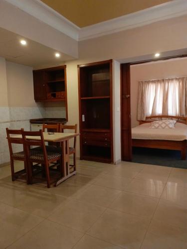 Facilities, Edward v hotel in Jounieh