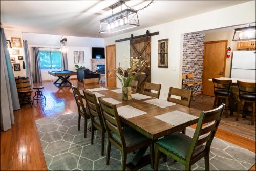 Facilities, Serenity Falls - Stylish 4Bdr Mountain Retreat, Hot Tub, Pool in Bushkill (PA)