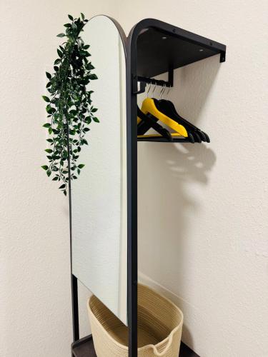 Black&Yellow Apartment Bielefeld 24h Check in WLAN Parkplatz ÖPNV (Black&Yellow Apartment Bielefeld 24h Check in WLAN Parkplatz OPNV) in Quelle