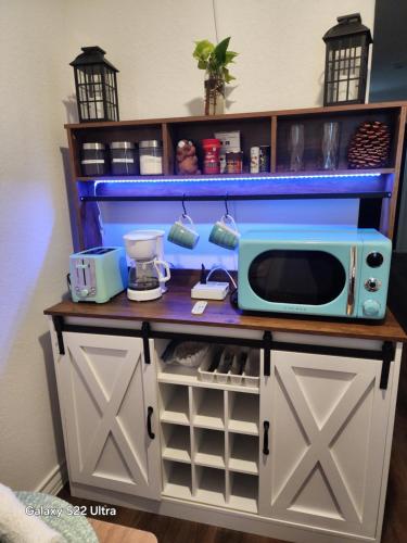 Private Cozy Rooms and Bathroom in Home near Seaworld Riverwalk and AFB in Atascosa
