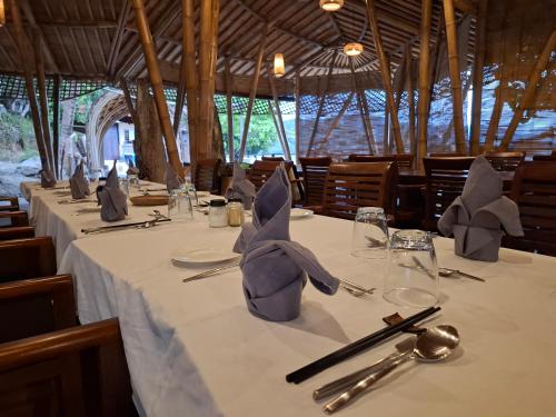Restaurant, Nabuccos Spice Island Resort in Sali Kecil