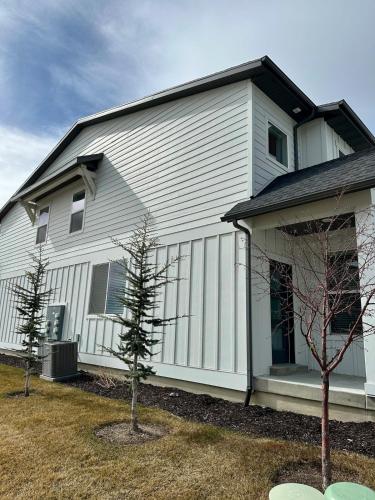 Great Location Sleeps 8 with 5 Beds and 3 Baths in เซาท์ จอร์แดน (UT)