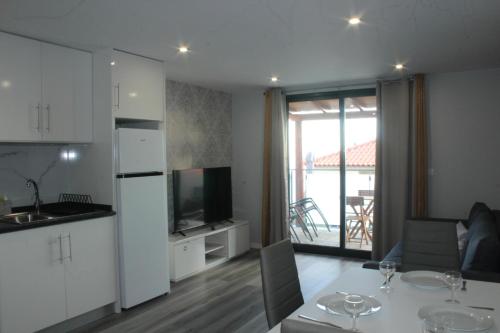 ห้องครัว, Nature Apartment 1 with Pool in มาเดรา ไอซ์แลนด์
