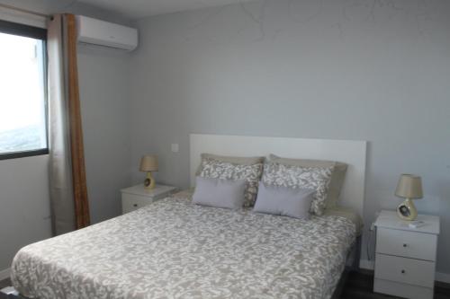 Nature Apartment 1 with Pool in มาเดรา ไอซ์แลนด์