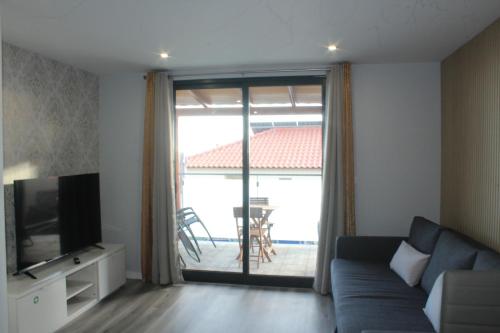 Nature Apartment 1 with Pool in มาเดรา ไอซ์แลนด์