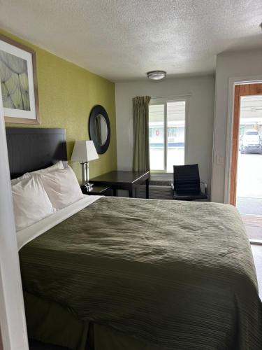 Sundowner Motel Sequim - image 6