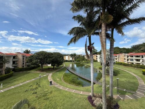 CR MARIPOSA RENTALS Brand New lake view Penthouse with office space in 奥罗河