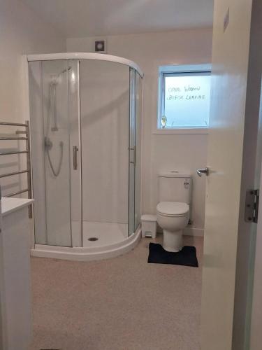Bathroom, Room C Flat 2 33a Ventnor Street Seatoun in Seatoun