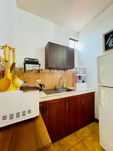 Cocina, Tintorera Guest House in Galapagos