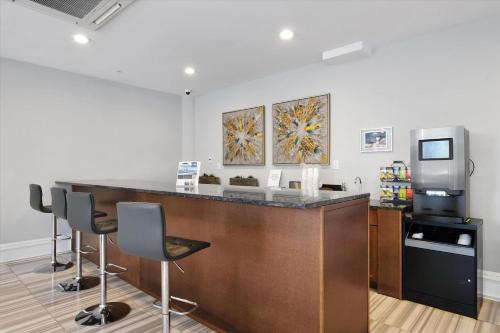 Chic Flat With Rooftop Pool Deck And Gym in Philadelphia, USA