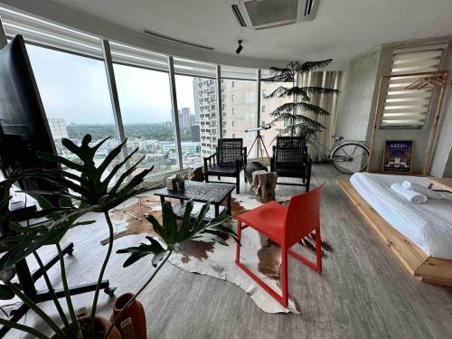 55-SQM The Urban Cabin in Poblacion Makati, Manila