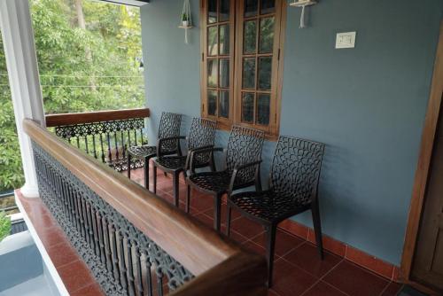 Nila Heavens - Spacious 5 BHK Homestay  ideal for families - image 3