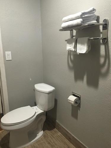 Town House Motel - image 2