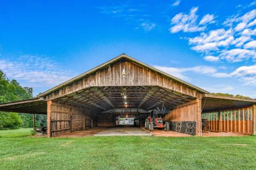 Double L Ranch farmhouse in ชานเมืองพีเจี้ยน ฟอร์จ