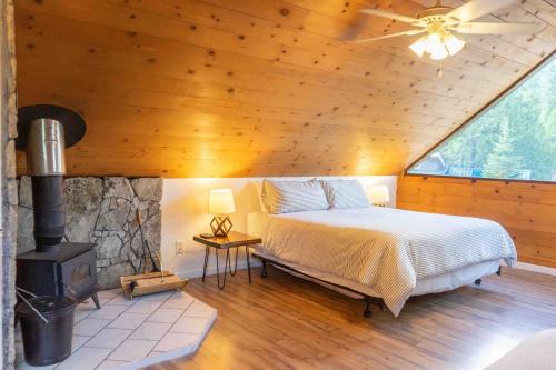 . Hawks Nest- Perfect Getaway in Shaver Lake