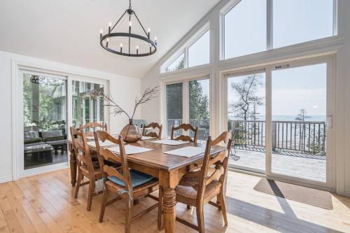 Iekārtas, The Aida, Luxury Lakefront Retreat - Serene & Chic in Pike Bay (ON)