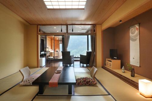 Deluxe Japanese-Style Room with Open-Air Bath 