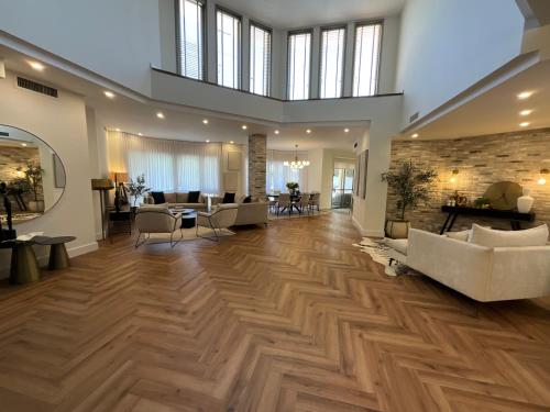 Sunny Coastal villa, luxury gateway! in Caesarea