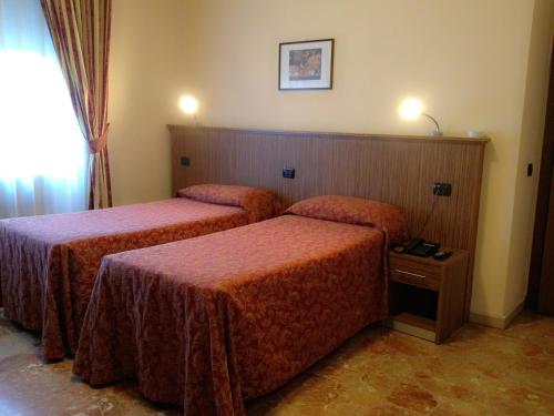 Hotel York Room Type - Twin Room