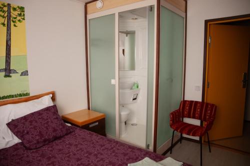 1 twin bed, 1 sofa bed