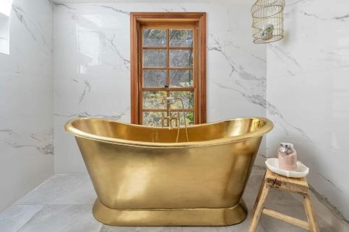 Highgate - Cover Featured on Highlife Magazine!, Bowral (foto 10)