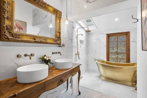 Highgate - Cover Featured on Highlife Magazine!, Bowral (foto 4)
