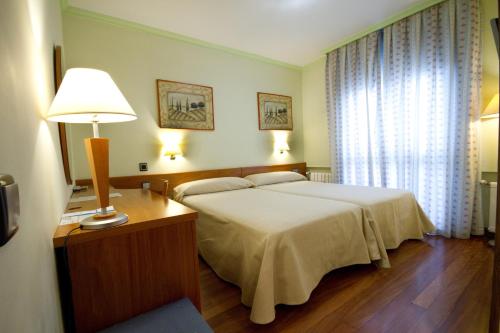  Los 5 Pinos, Pension in Madrid