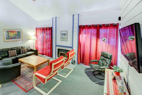 

Mountain Shadows #B08 - One Bedroom Loft Condo
