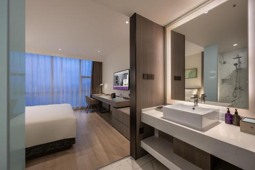 room detail thumbnail 2