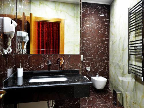 Hotel Austria - image 2