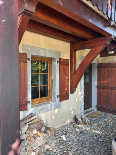Spacious Farmhouse Apartment, by Lake & Mountains in Larringes