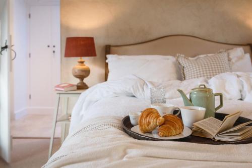 Luxury converted thatched barn near Chichester in Birdham