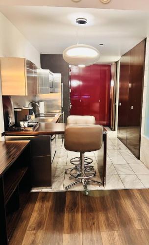 Luxe Condo Balcony Strip View No Resort Fee, Las Vegas (photo 5)