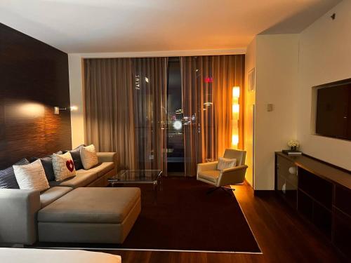 Luxe Condo Free Parking No Resort Fees detail