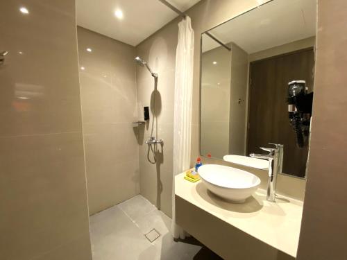 MCollection - Stay Near Private Beach in Boracay