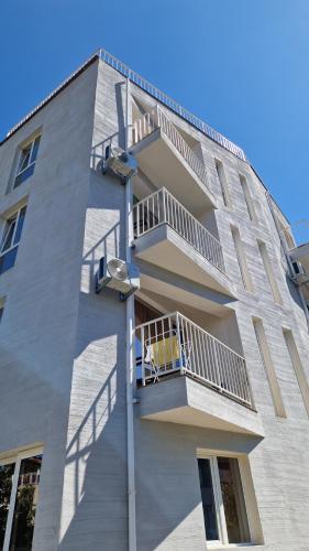 Геновева in 希典