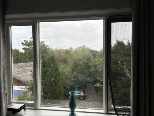 Bright, well furnished apartment in ฮิลเลอรอด