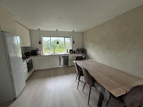 Bright, well furnished apartment in ฮิลเลอรอด