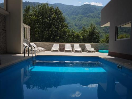 Úszómedence, Trend Apartmani Boracko jezero in Jezero