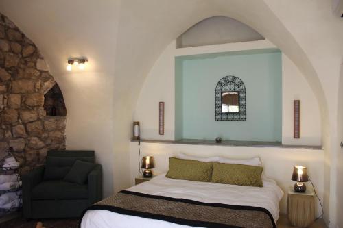 Exterior view of Artists' Colony Inn Zefat